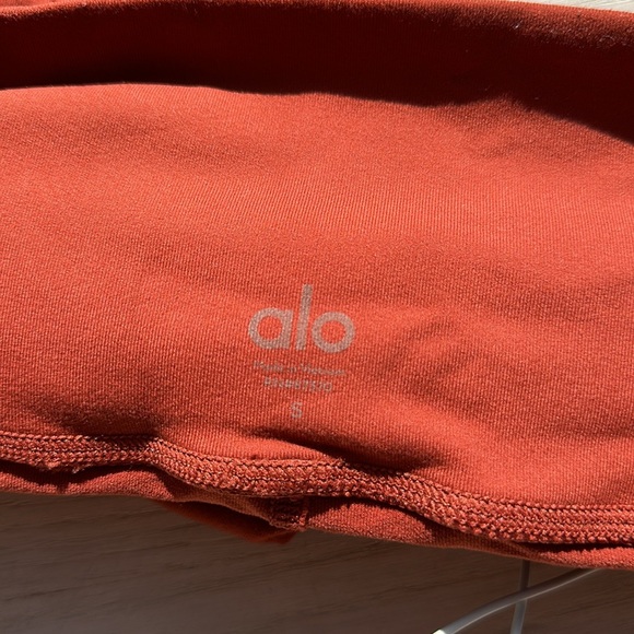 Alo leggings clear back seam red orange rust color. Worn & washed once. Size S. - Picture 5 of 7